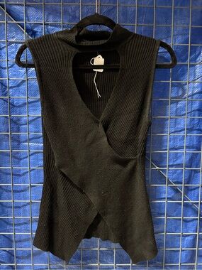 Sleeveless ribbed cutout Knit Top
